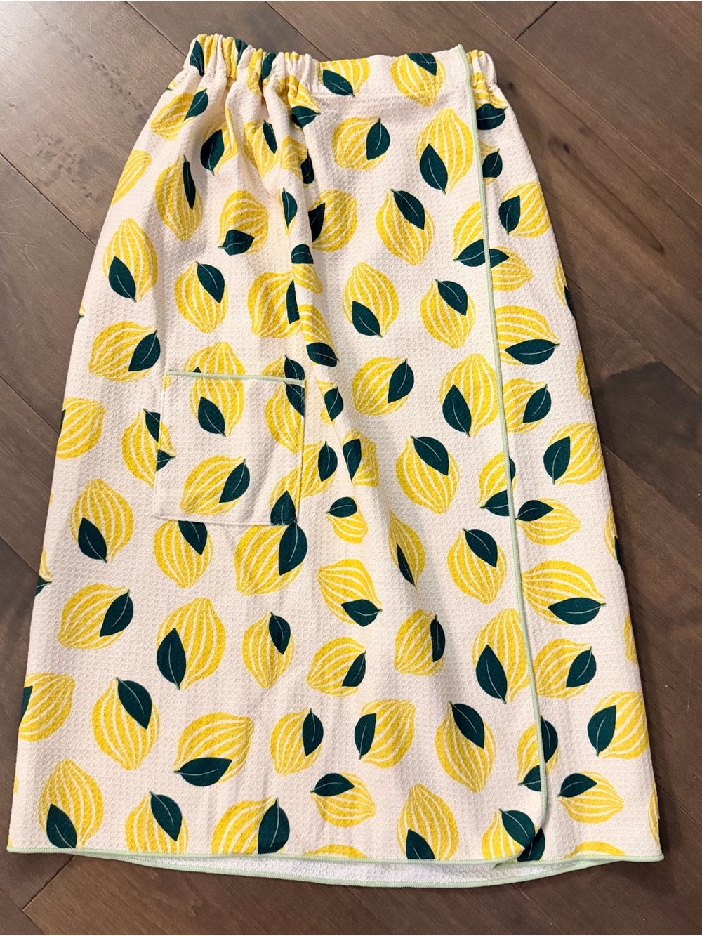 Room Essentials Lemon Print Bath Towel Wrap in Yellow and Green
